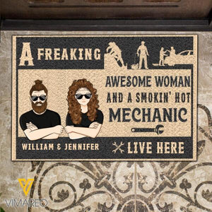 Personalized A Freaking Awesome Woman And A Smokin' Hot Mechanic Live Here Christmas Doormat Printed NOV-MQ12