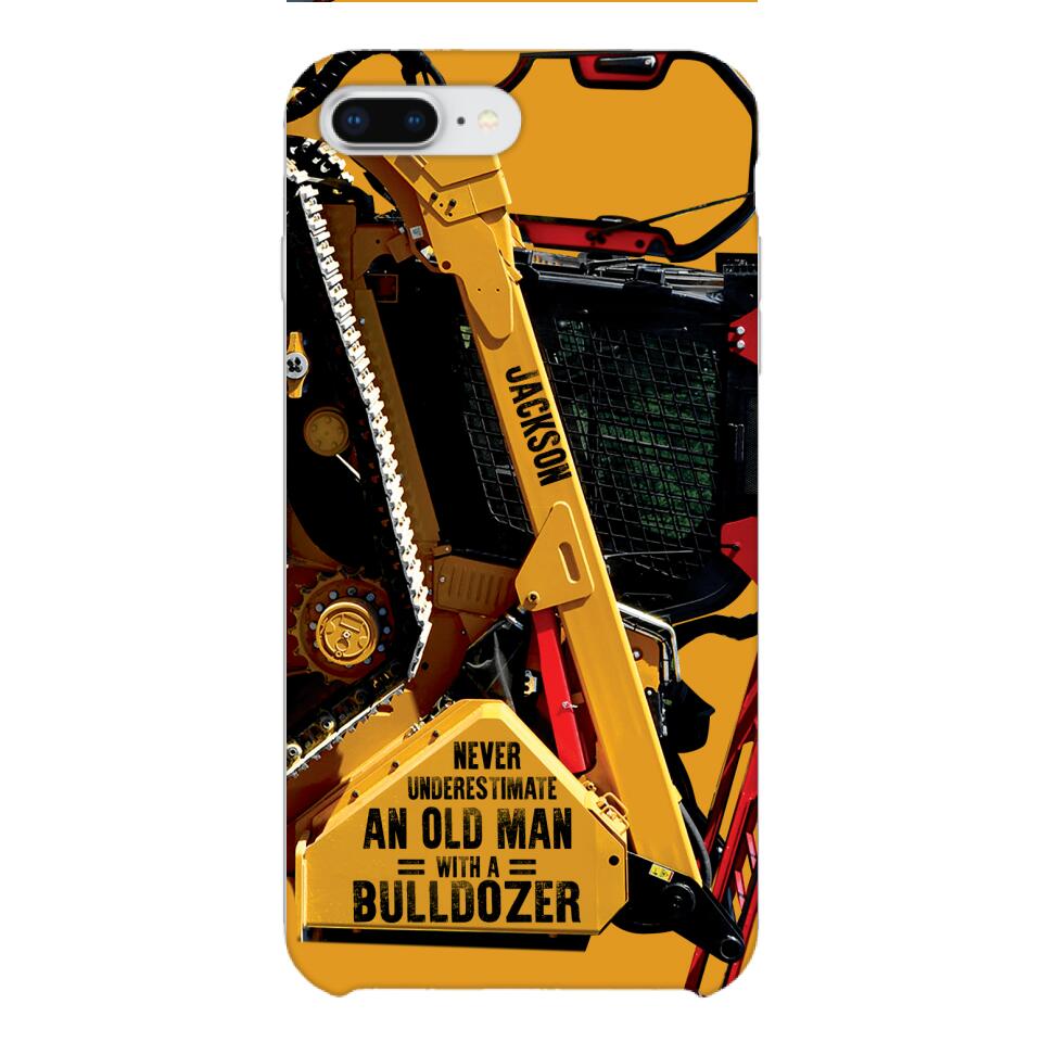 PERSONALIZED NEVER UNDERESTIMATE AN OLD MAN WITH A BULLDOZER PHONECASE QTDT2903