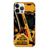 PERSONALIZED NEVER UNDERESTIMATE AN OLD MAN WITH A BULLDOZER PHONECASE QTDT2903